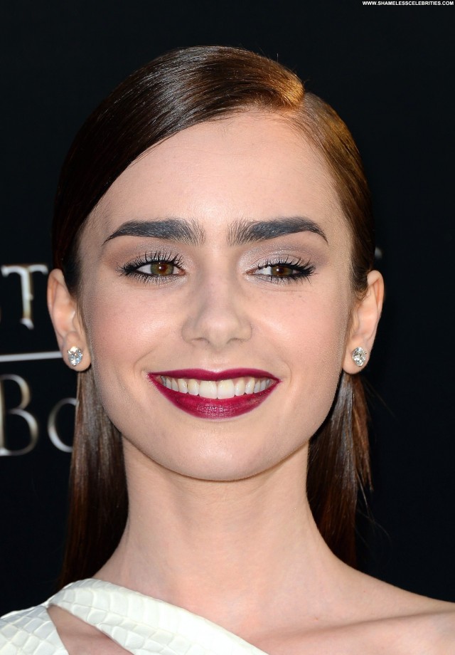 Lily Collins Los Angeles Beautiful Hollywood Celebrity Babe Posing