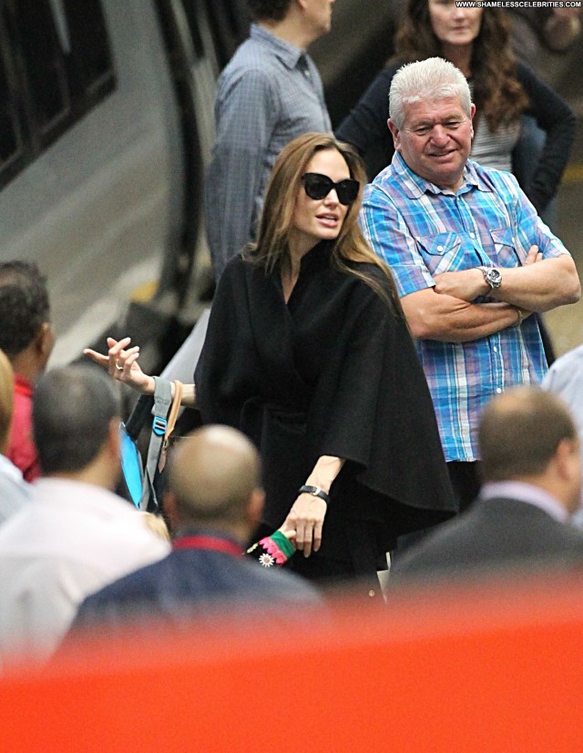 Angelina Jolie High Resolution Babe Train Celebrity