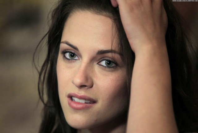 Kristen Stewart Breaking Dawn Celebrity Beautiful Posing Hot High