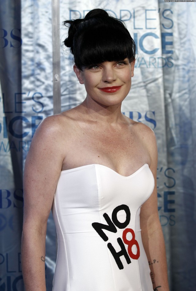 Pauley Perrette No Source Posing Hot Beautiful Babe Celebrity Awards