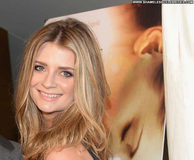 Mischa Barton Los Angeles Posing Hot Beautiful High Resolution Babe