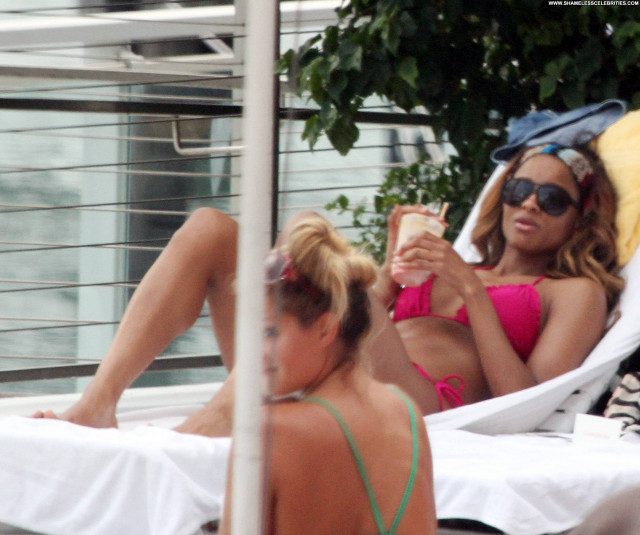 Mercedes Performance Poolside Posing Hot Hotel Babe Singer Bikini
