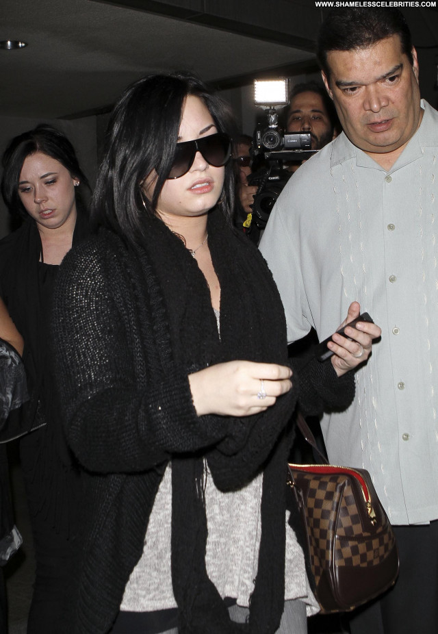 Demi Lovato Lax Airport Los Angeles Posing Hot Babe Beautiful