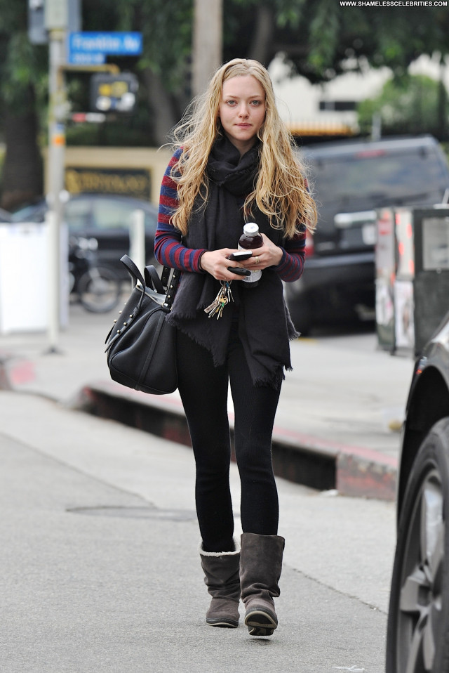 Amanda Seyfried Los Angeles Beautiful Posing Hot High Resolution Los