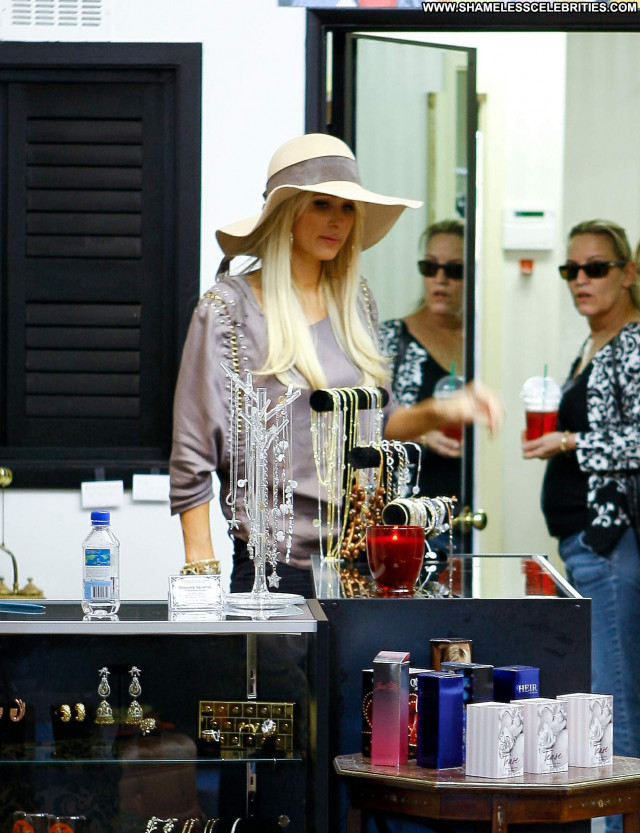 Paris Hilton Shopping Shopping Celebrity Beautiful Posing Hot Babe