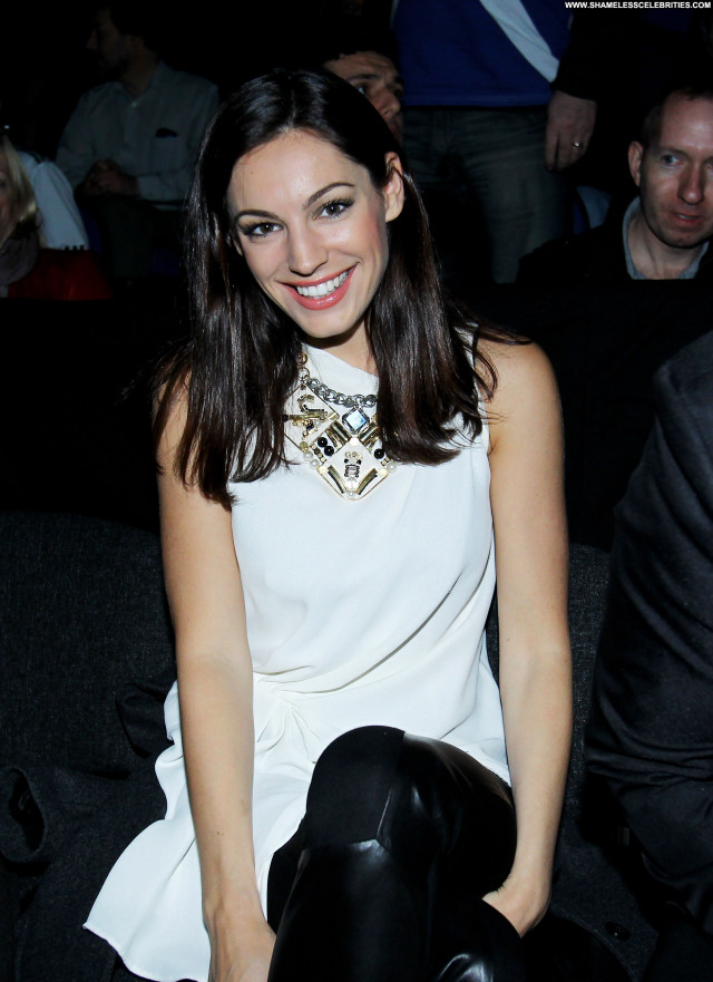 Kelly Brook High Resolution Posing Hot Babe Celebrity Beautiful