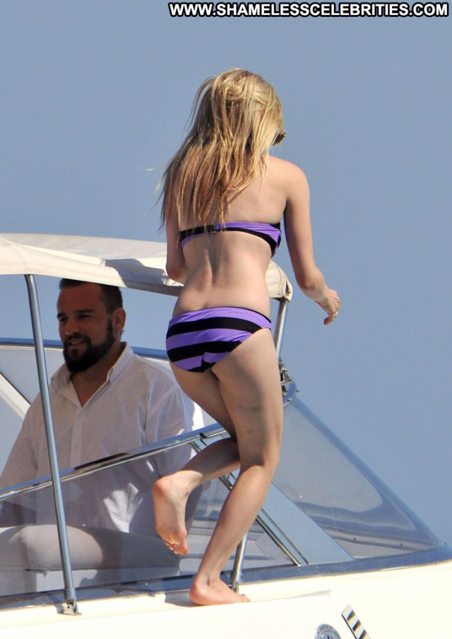Avril Lavigne No Source Swimsuit Celebrity Beautiful Posing Hot