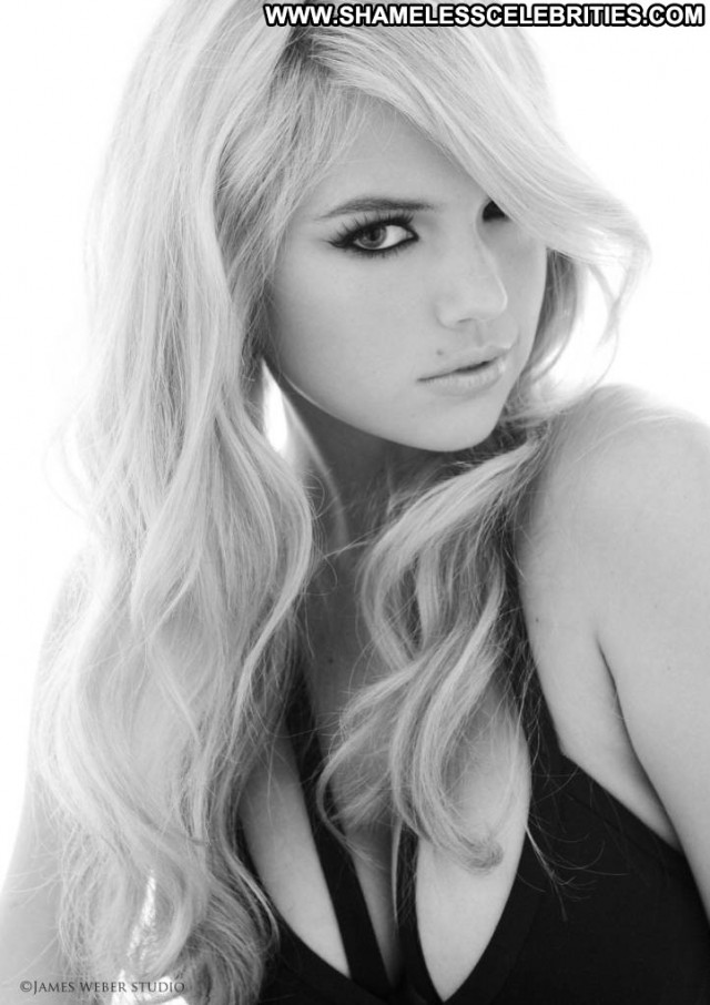 Kate Upton Black And White Posing Hot Black Photoshoot Beautiful