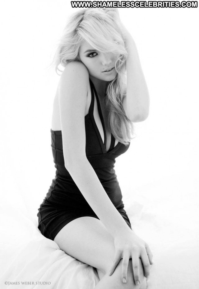 Kate Upton Black And White Posing Hot Photoshoot Usa Celebrity Babe