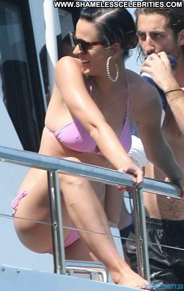 Katy Perry No Source Legs Bikini Beautiful Babe Celebrity Posing Hot
