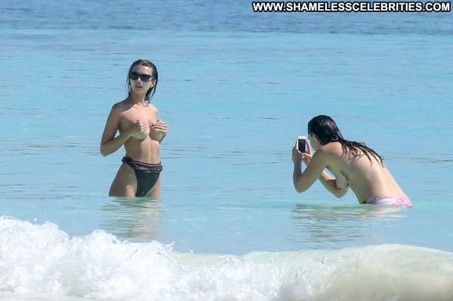 Emily Ratajkowski No Source Beautiful Usa Bikini Topless Babe Posing