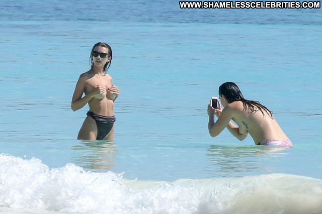 Emily Ratajkowski No Source Beautiful Usa Bikini Topless Babe Posing