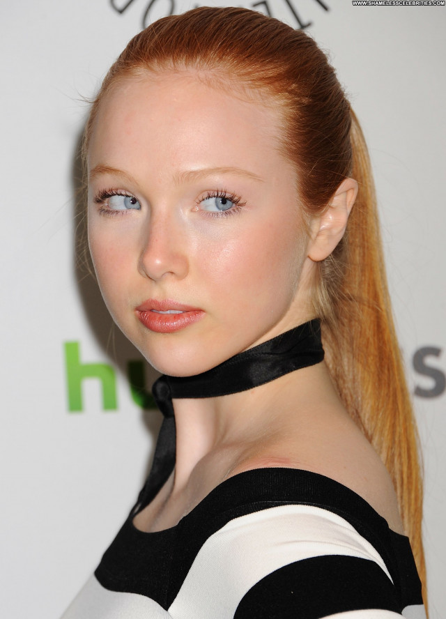 Molly Quinn Babe Celebrity Posing Hot Beautiful Nude Scene Famous