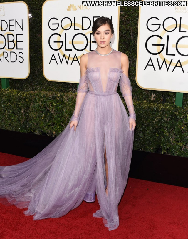 Hailee Steinfeld Golden Globe Awards Babe Posing Hot Celebrity Red