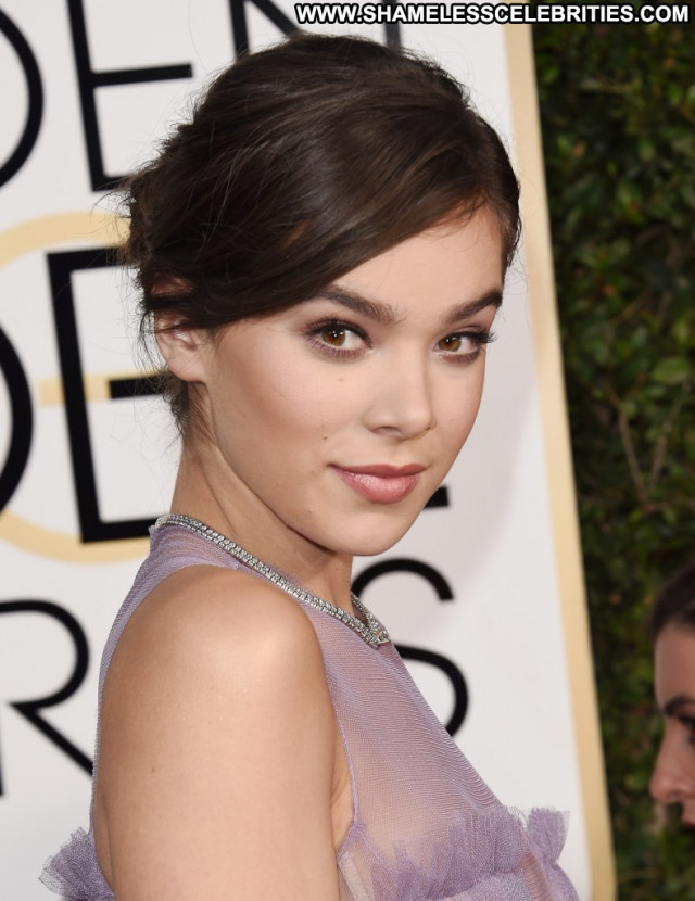 Hailee Steinfeld Golden Globe Awards Celebrity Red Carpet Babe Awards