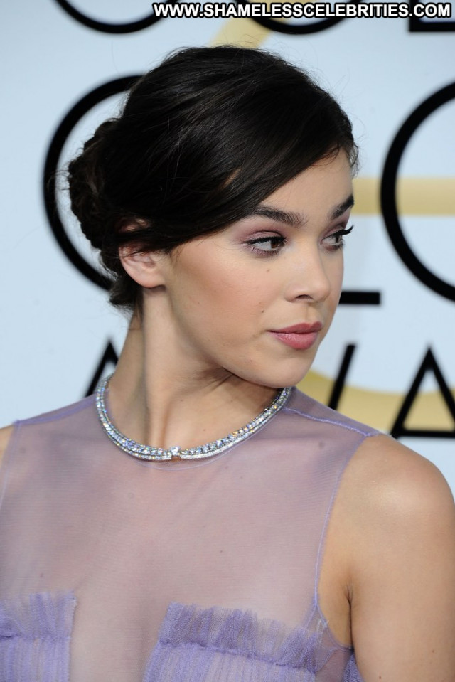 Hailee Steinfeld Golden Globe Awards Posing Hot Beautiful Celebrity