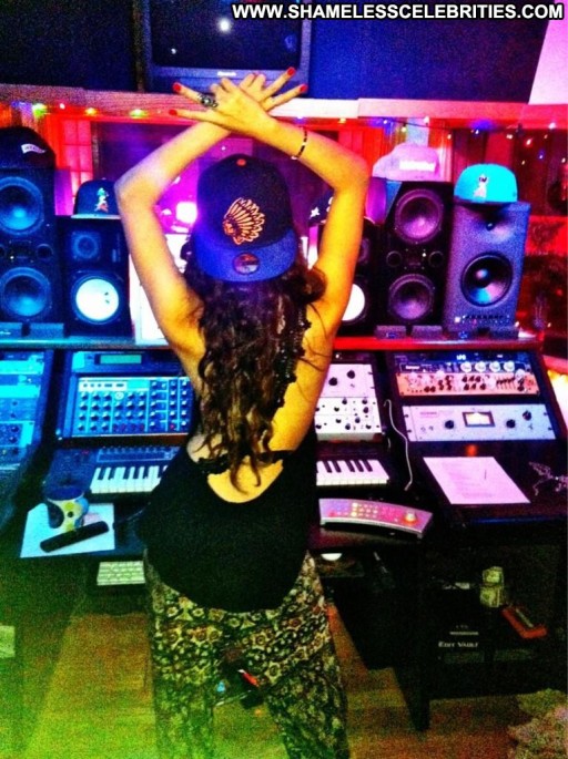 Selena Gomez Twitter Straight Babe Posing Hot Beautiful Celebrity